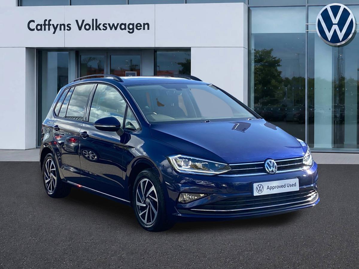 Main listing image - Volkswagen Golf SV