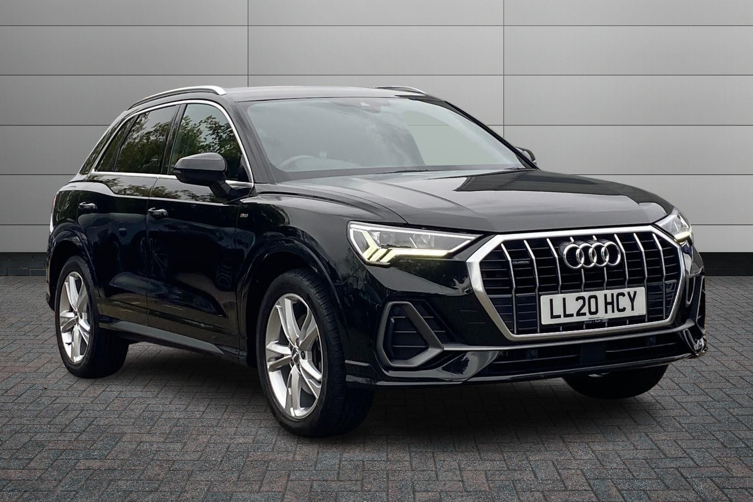 Main listing image - Audi Q3