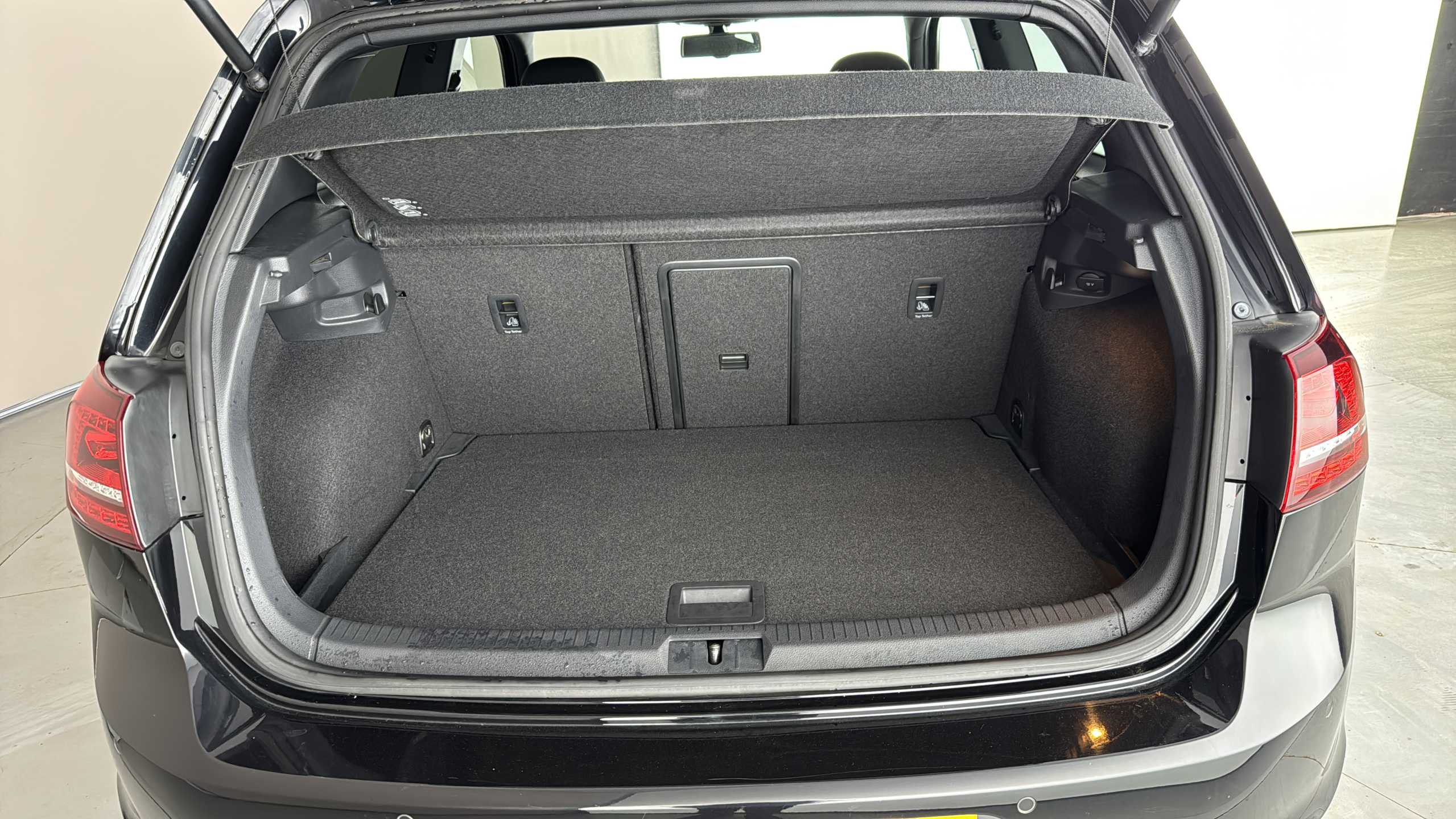 Main listing image - Volkswagen Golf GTI