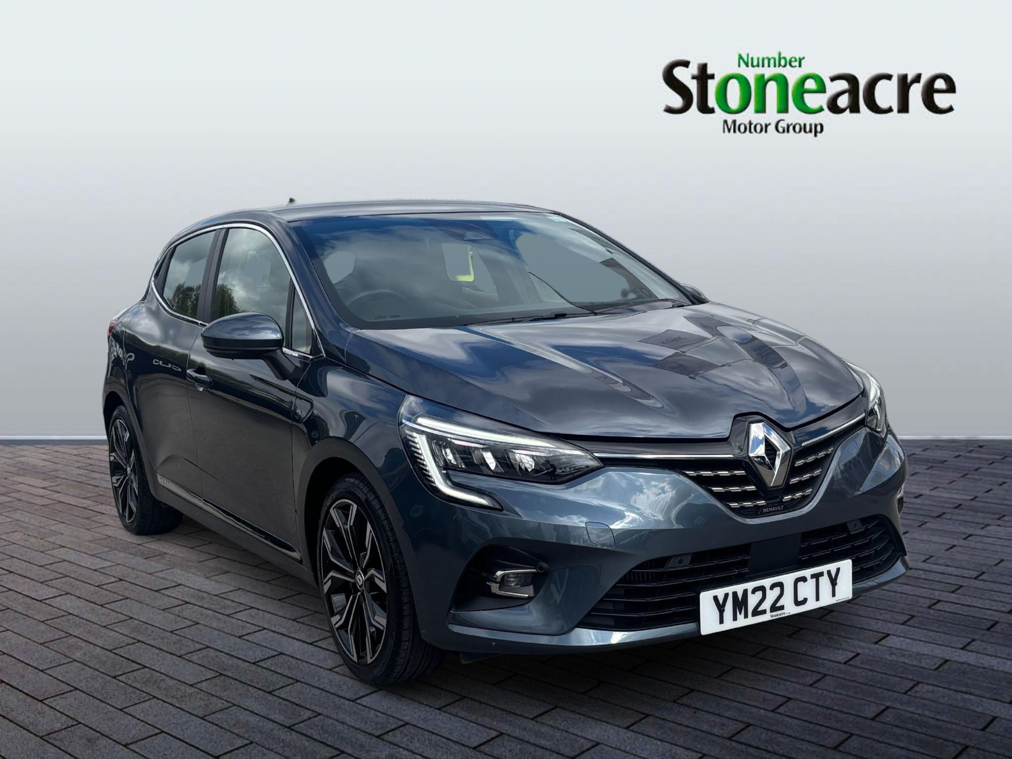 Main listing image - Renault Clio