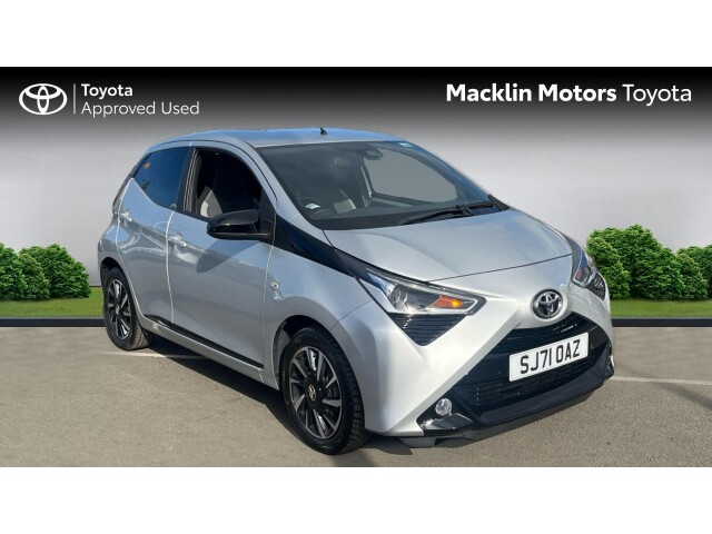 Main listing image - Toyota Yaris