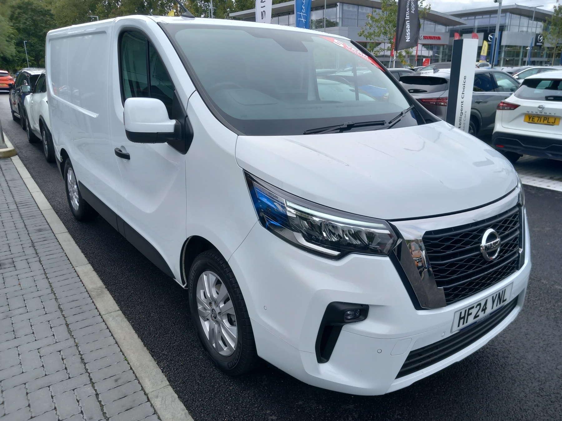 Main listing image - Nissan Primastar