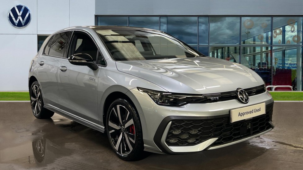 Main listing image - Volkswagen Golf GTE