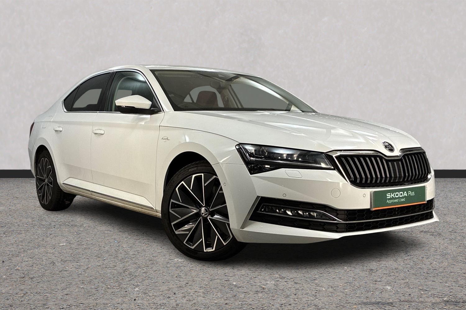 Main listing image - Skoda Superb