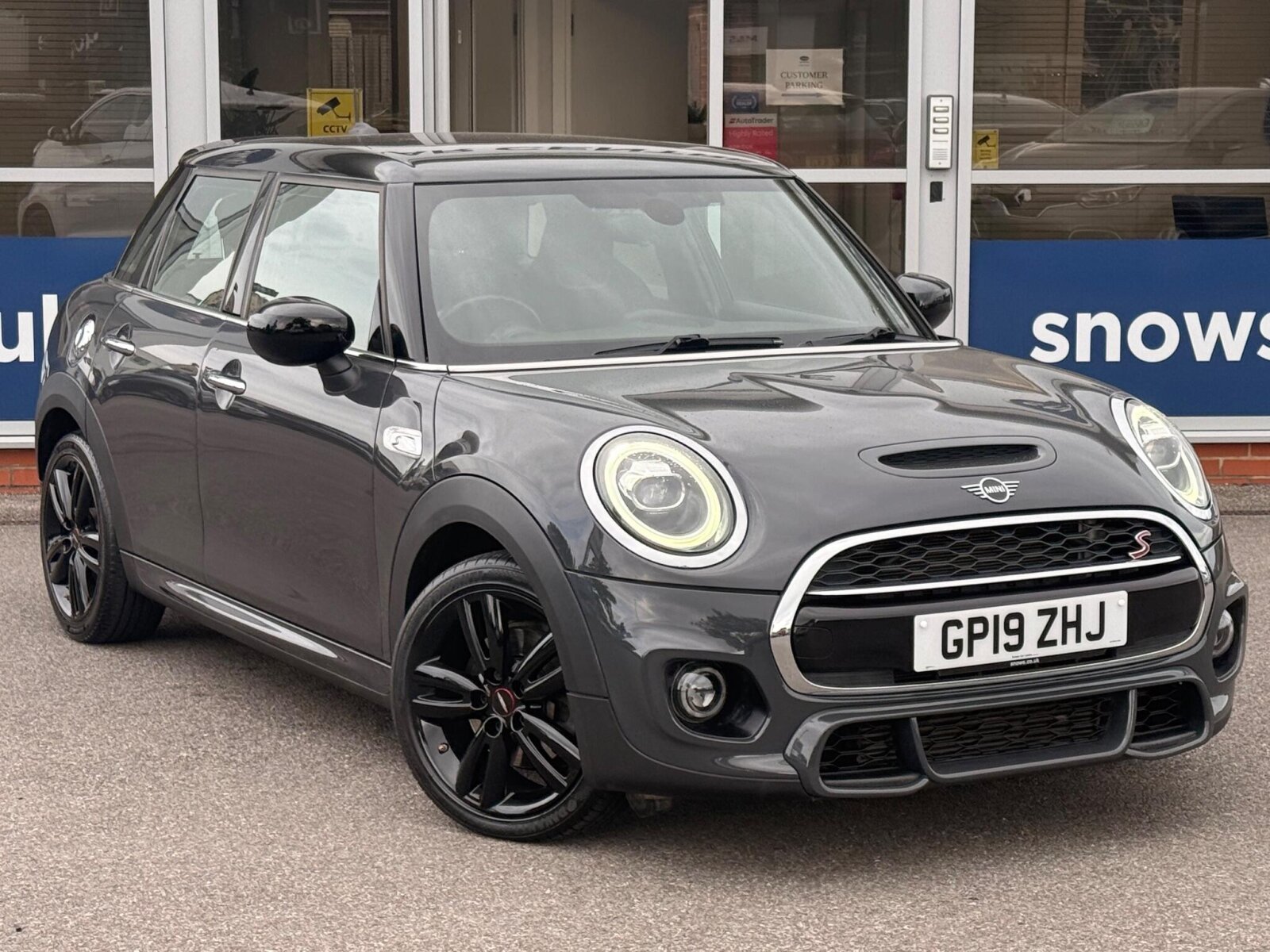 Main listing image - MINI Hatchback 5dr