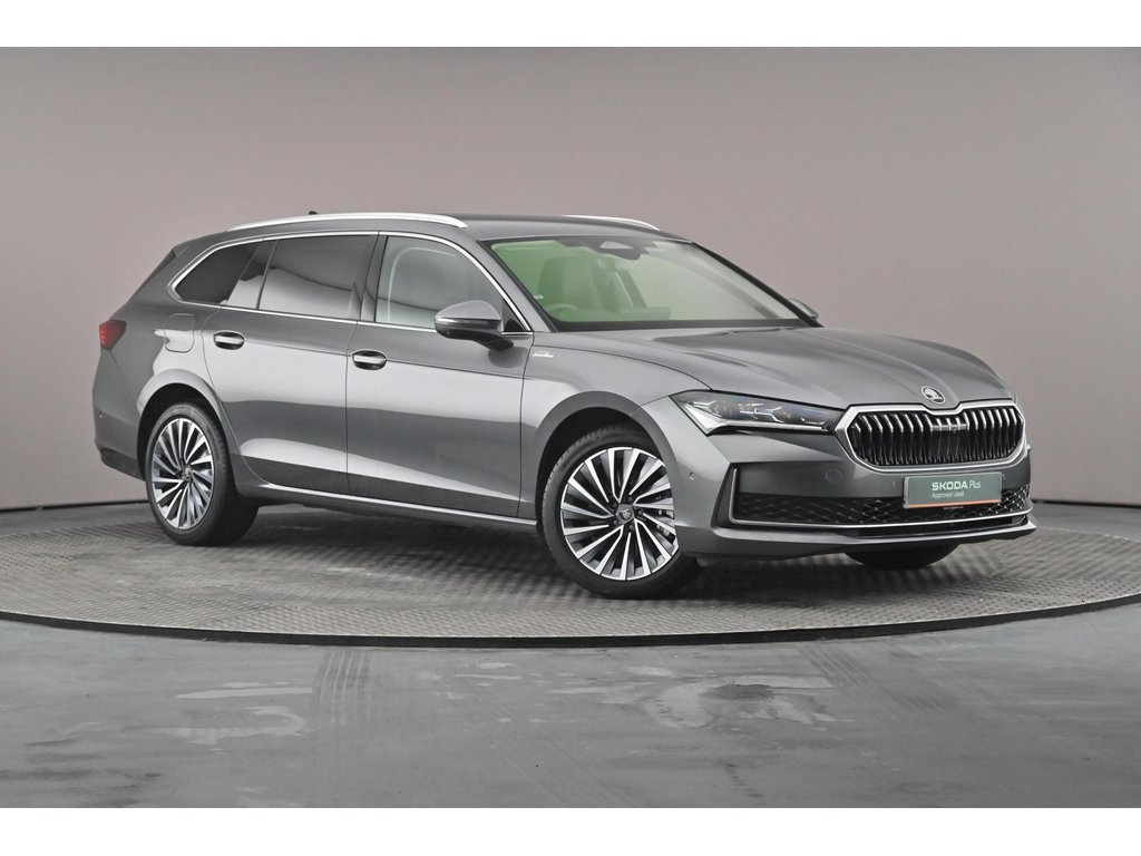 Main listing image - Skoda Superb Estate
