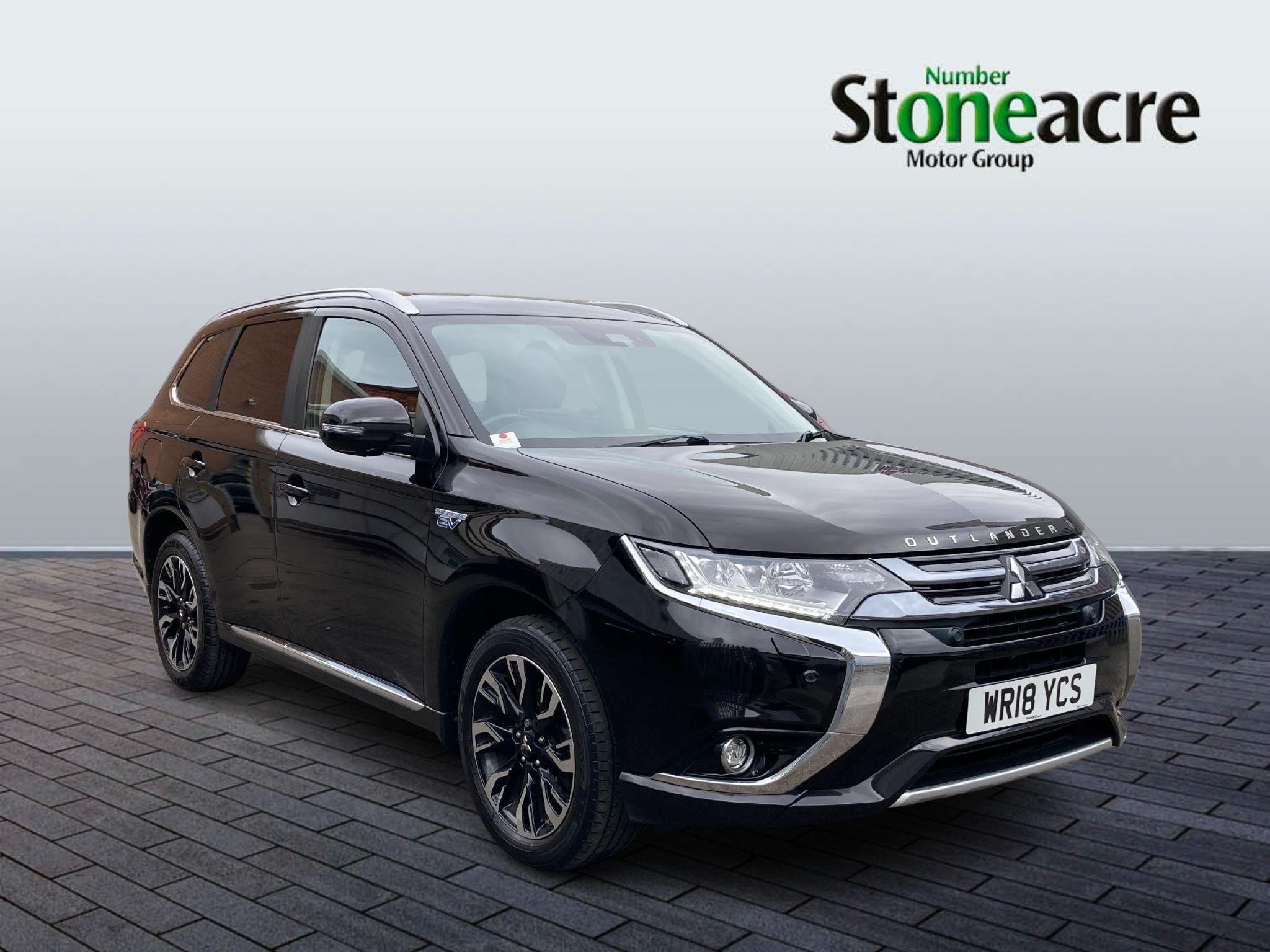 Main listing image - Mitsubishi Outlander