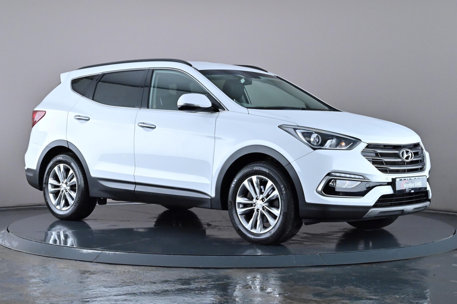 Main listing image - Hyundai Santa Fe