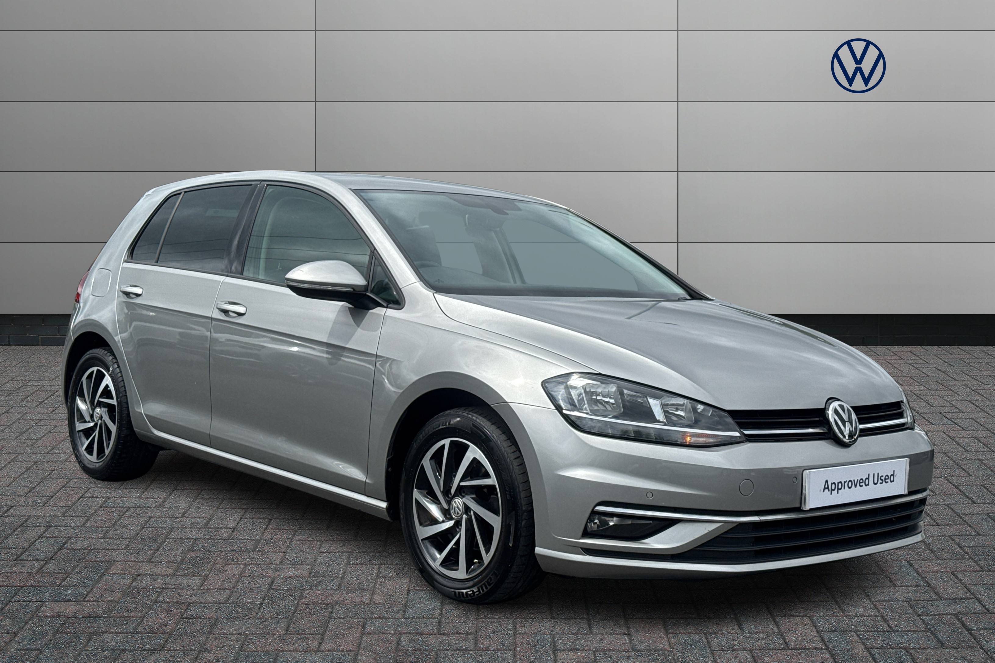 Main listing image - Volkswagen Golf