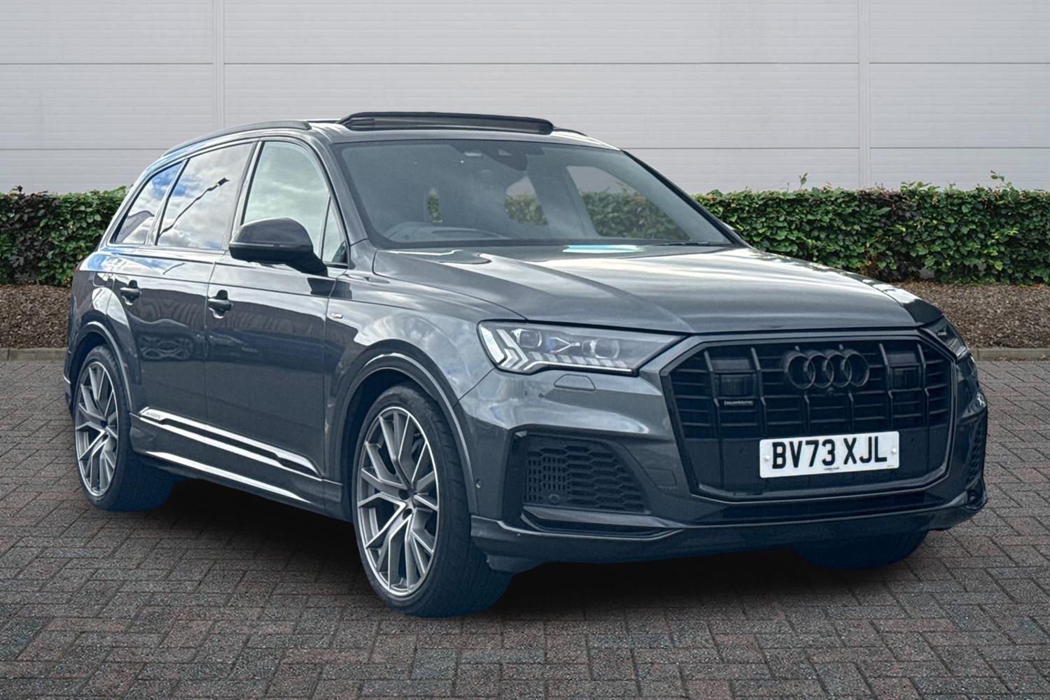 Main listing image - Audi Q7