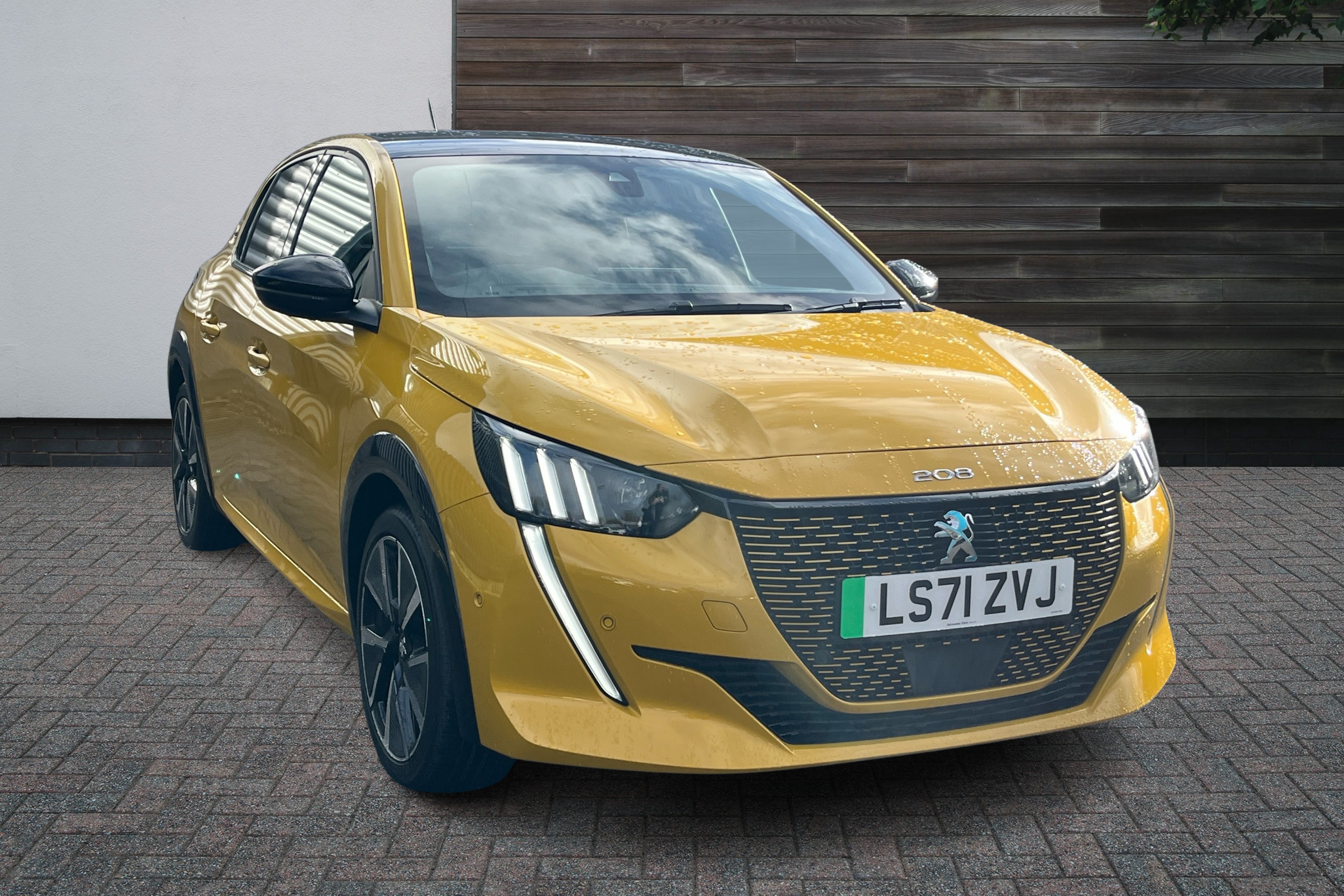 Main listing image - Peugeot e-208