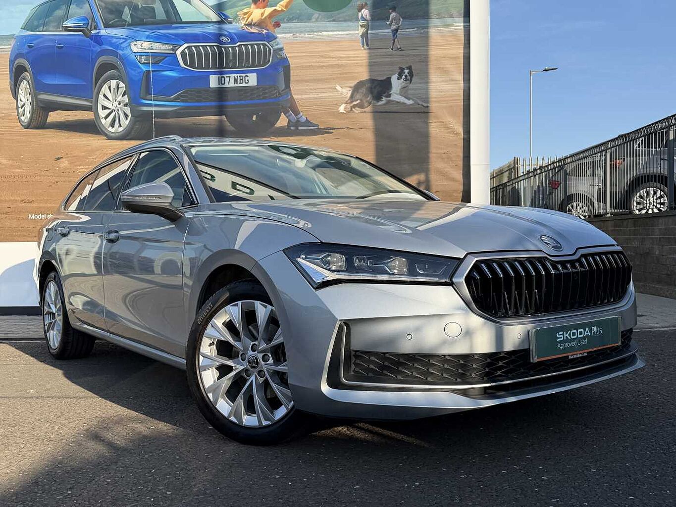 Main listing image - Skoda Superb