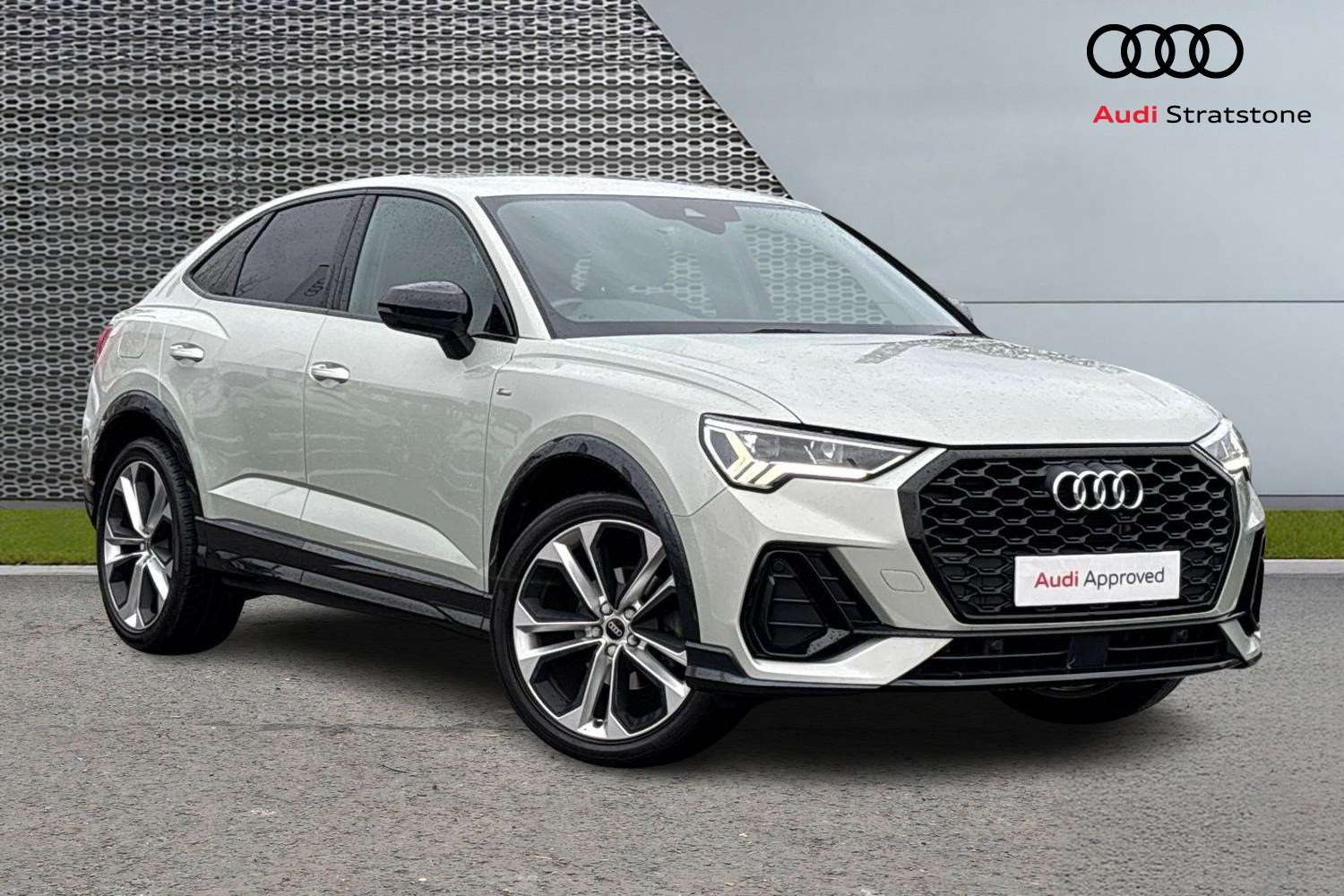Main listing image - Audi Q3