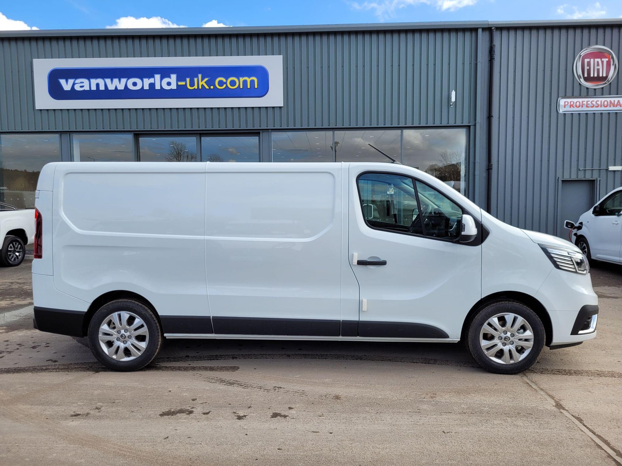 Main listing image - Renault Trafic