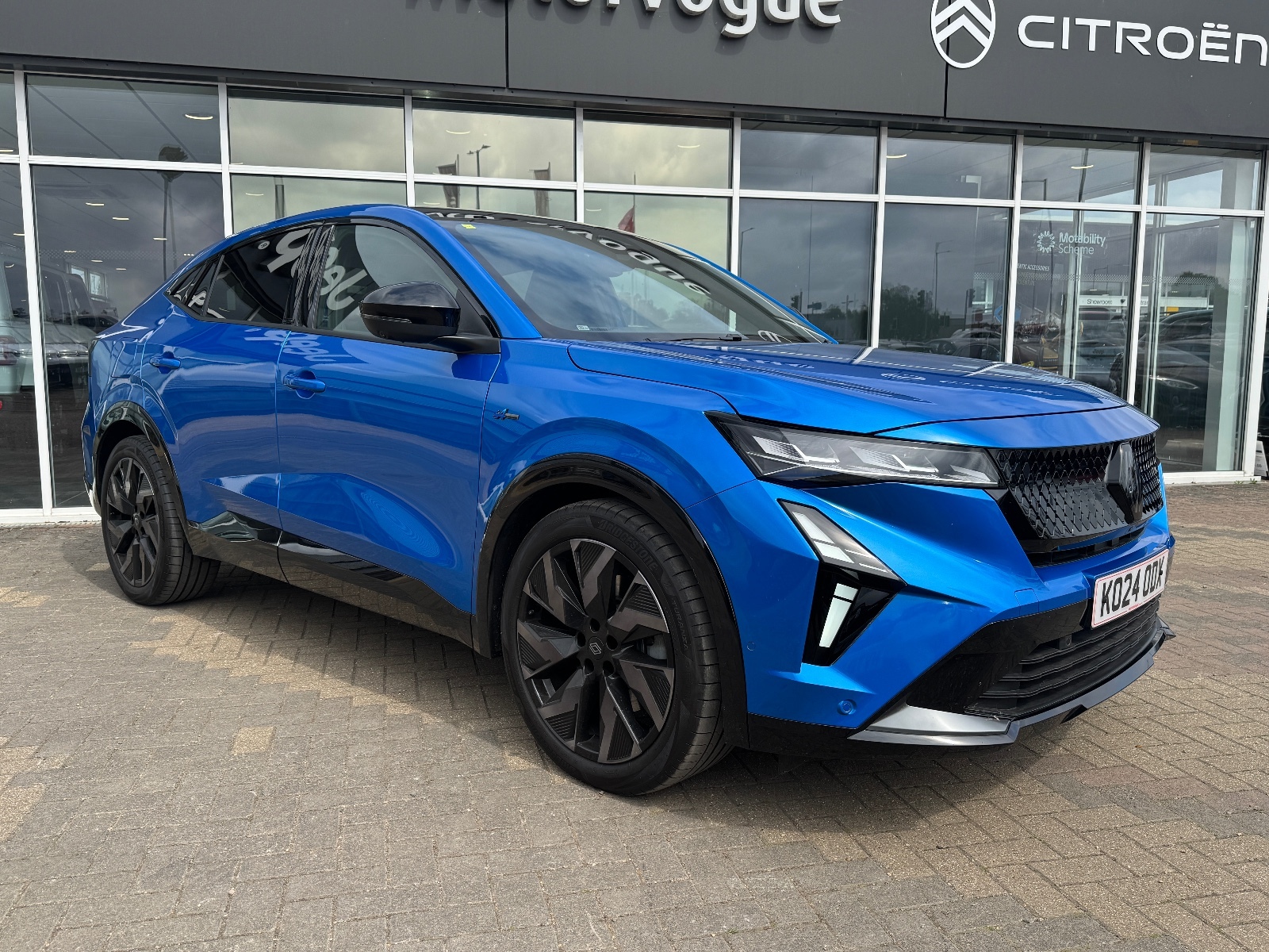 Main listing image - Renault Rafale