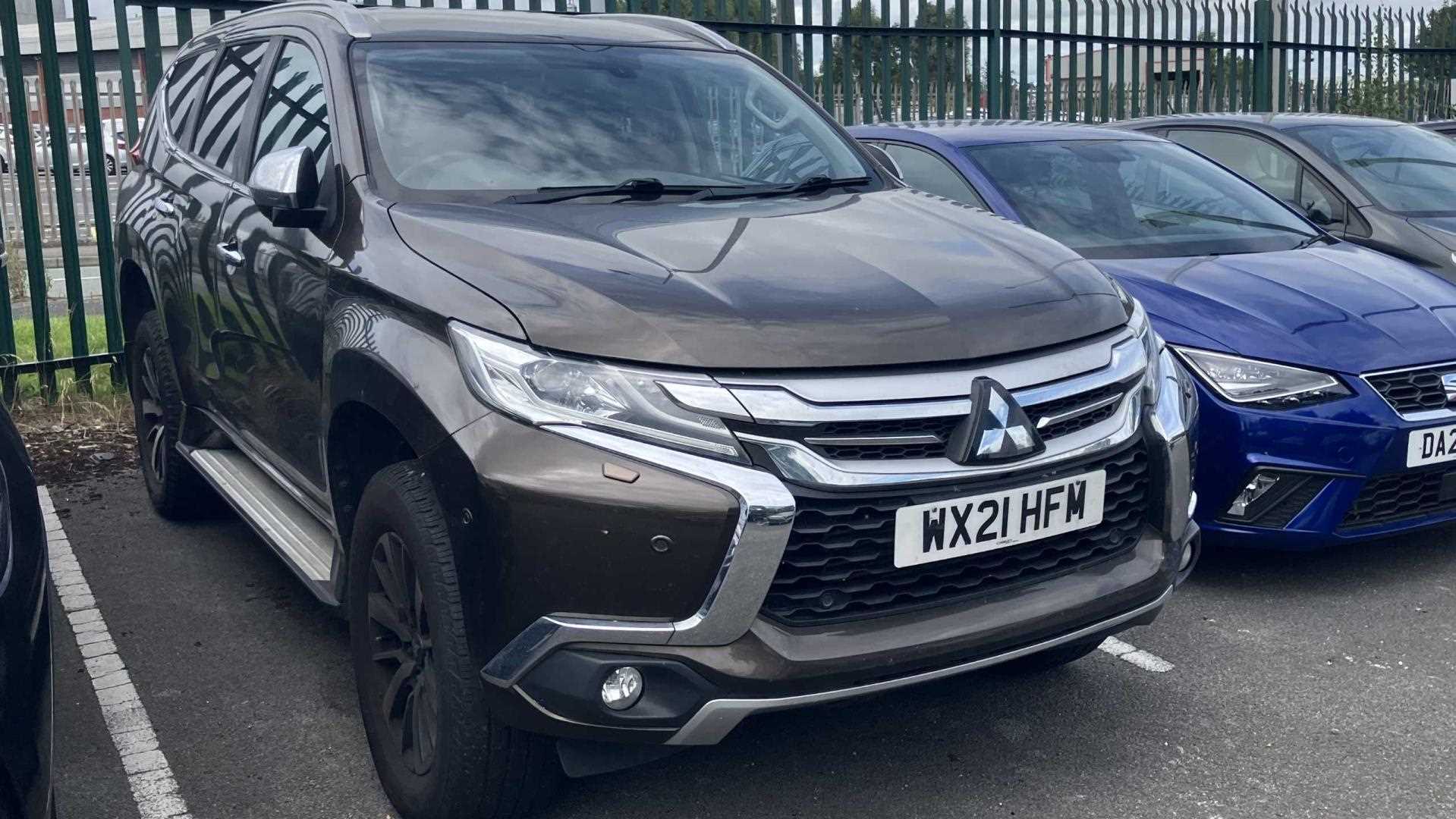 Main listing image - Mitsubishi Shogun Sport