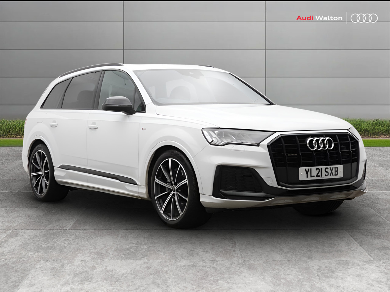 Main listing image - Audi Q7