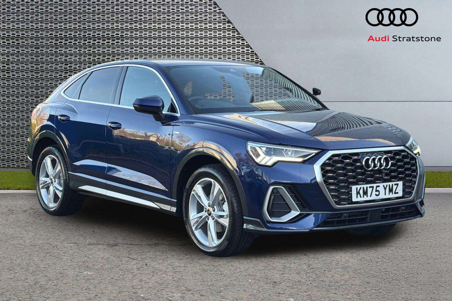Main listing image - Audi Q3