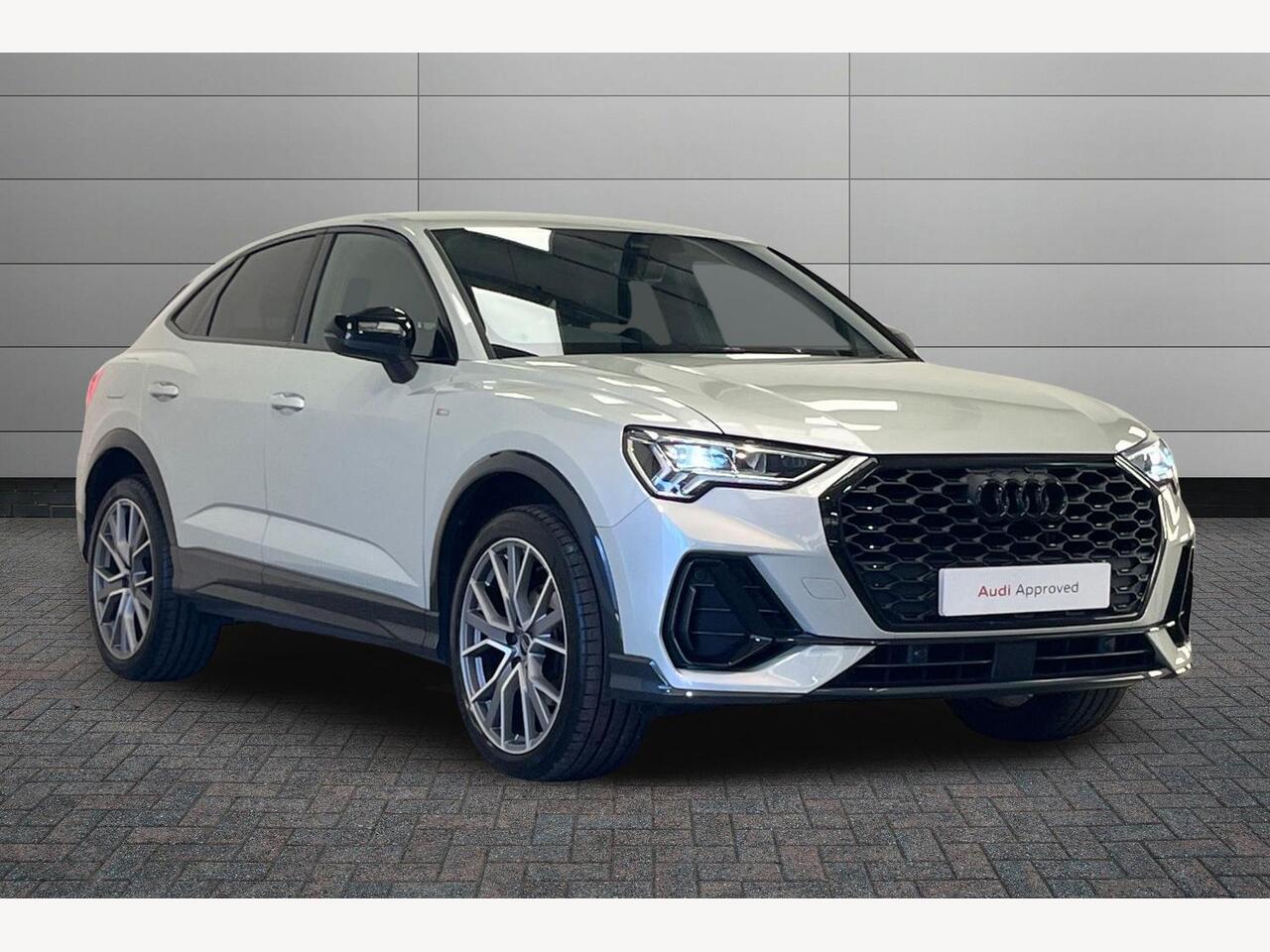 Main listing image - Audi Q3