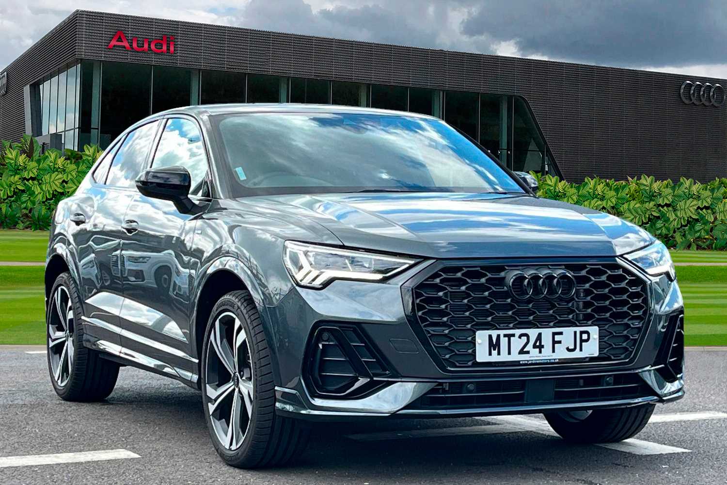 Main listing image - Audi Q3