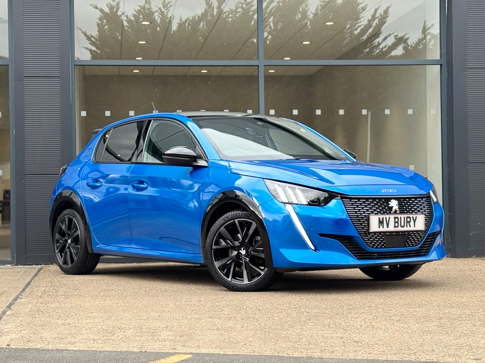 Main listing image - Peugeot 208