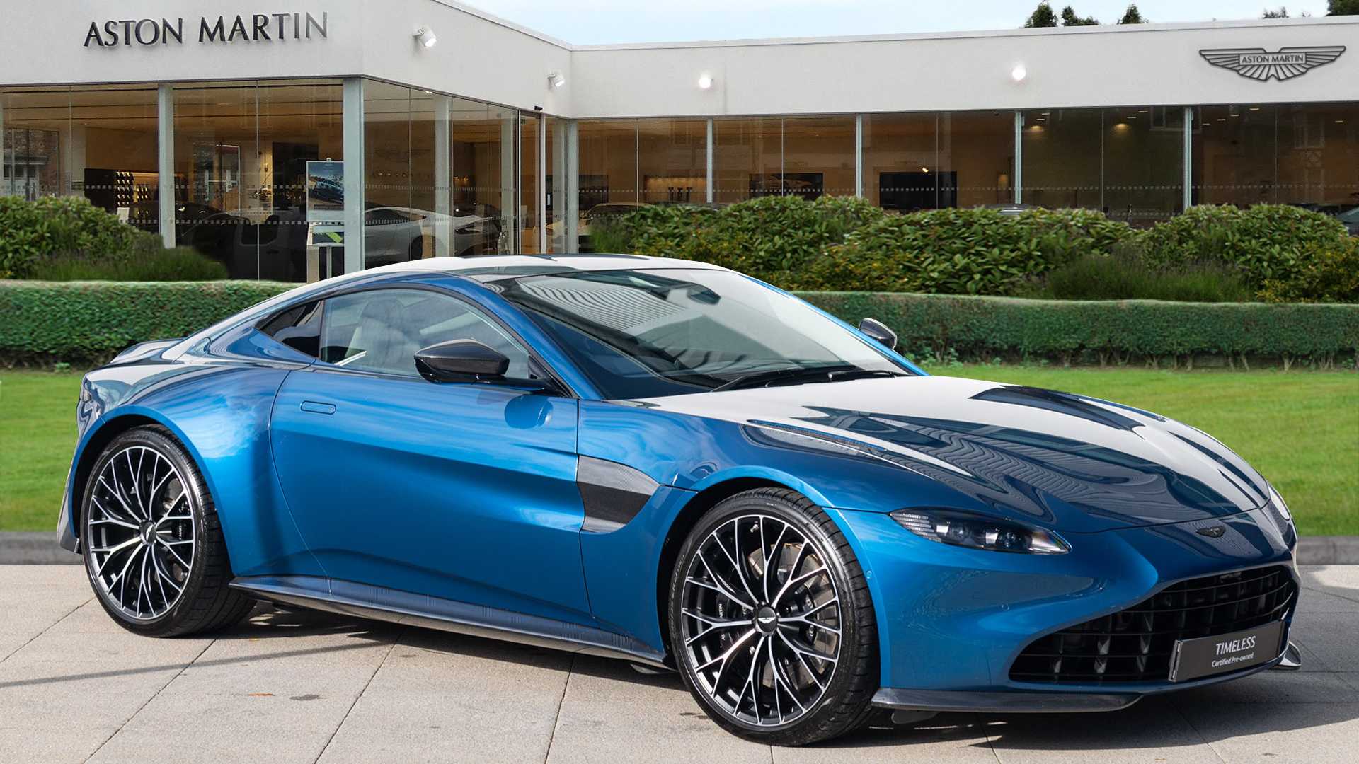 Main listing image - Aston Martin Vantage