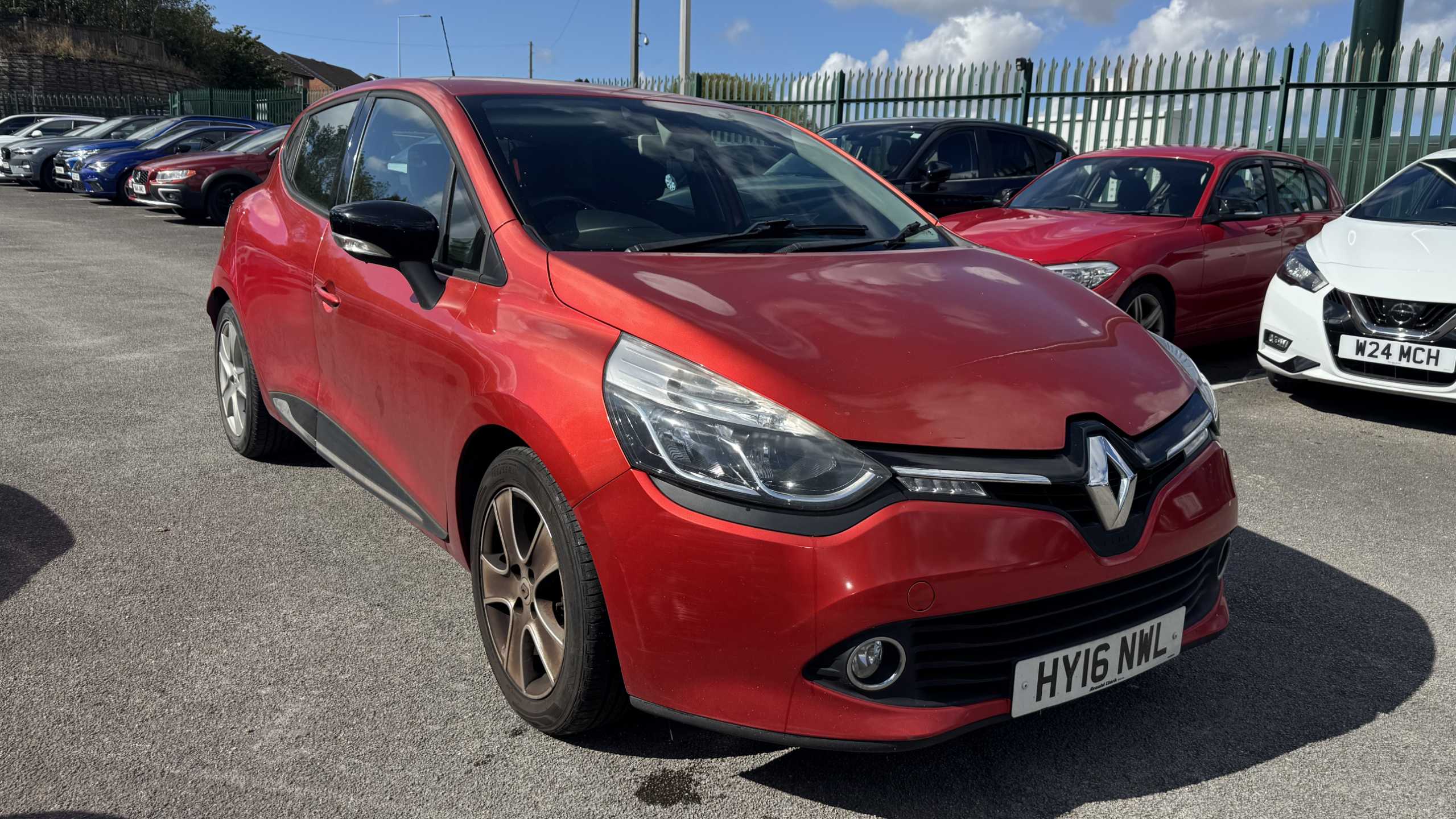 Main listing image - Renault Clio
