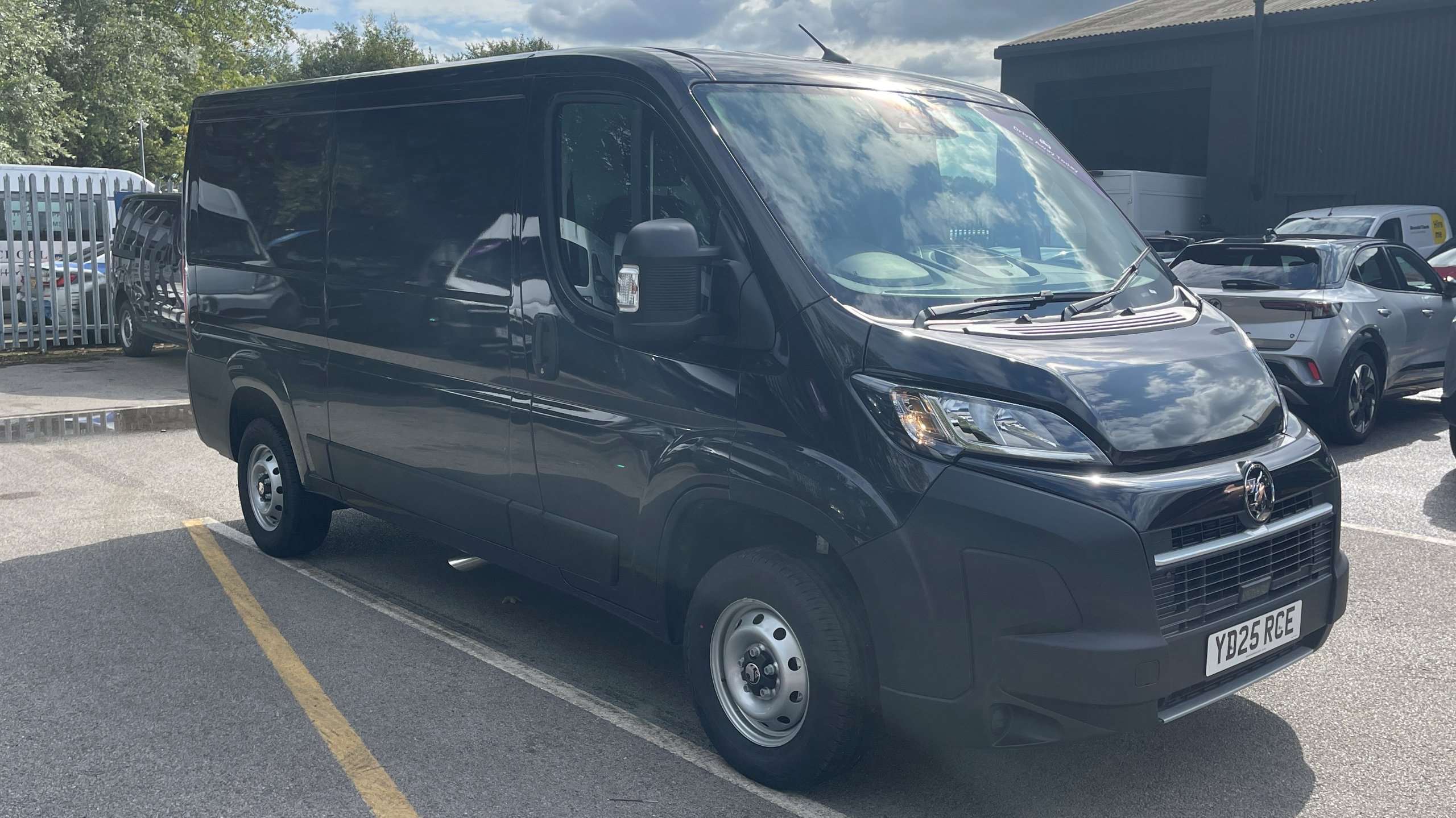 Main listing image - Vauxhall Movano
