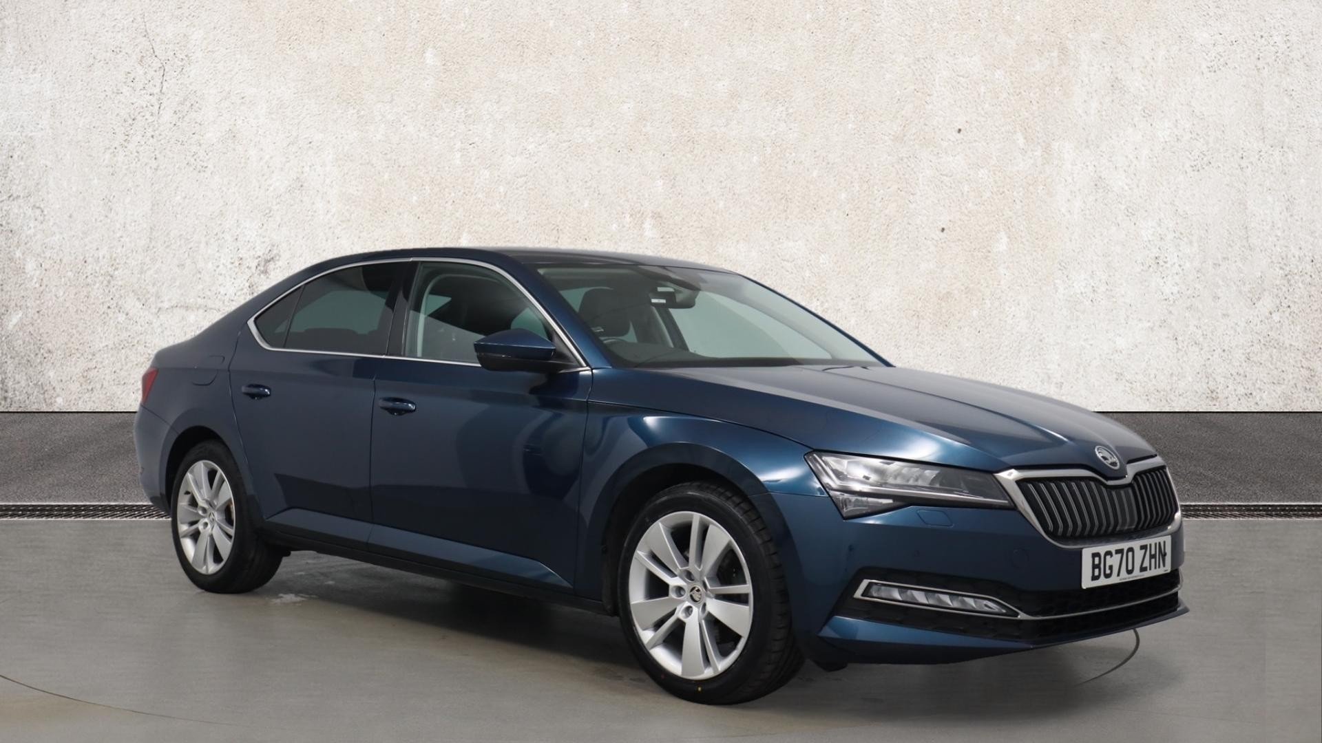 Main listing image - Skoda Superb