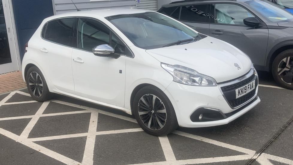 Main listing image - Peugeot 208