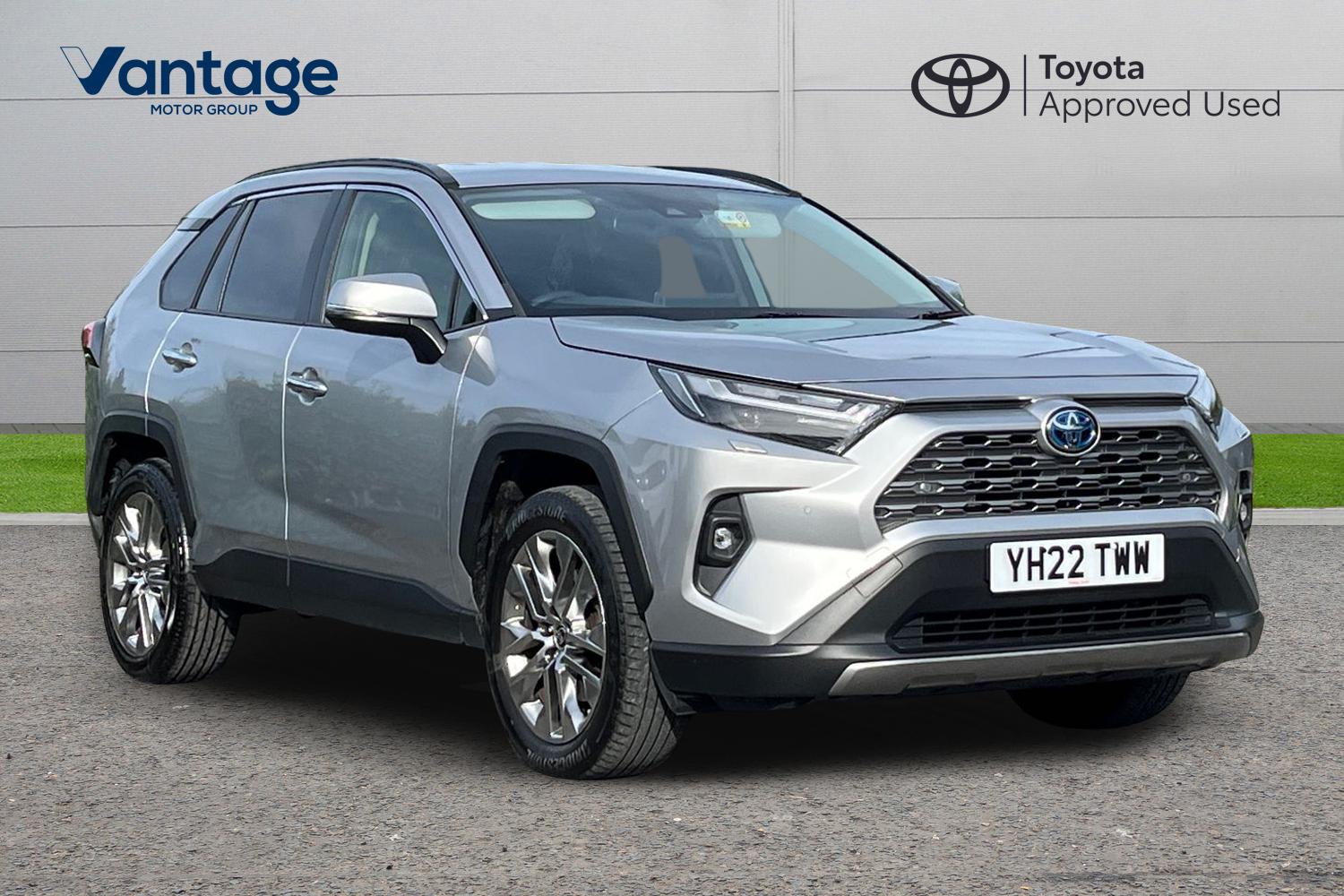 Main listing image - Toyota RAV4