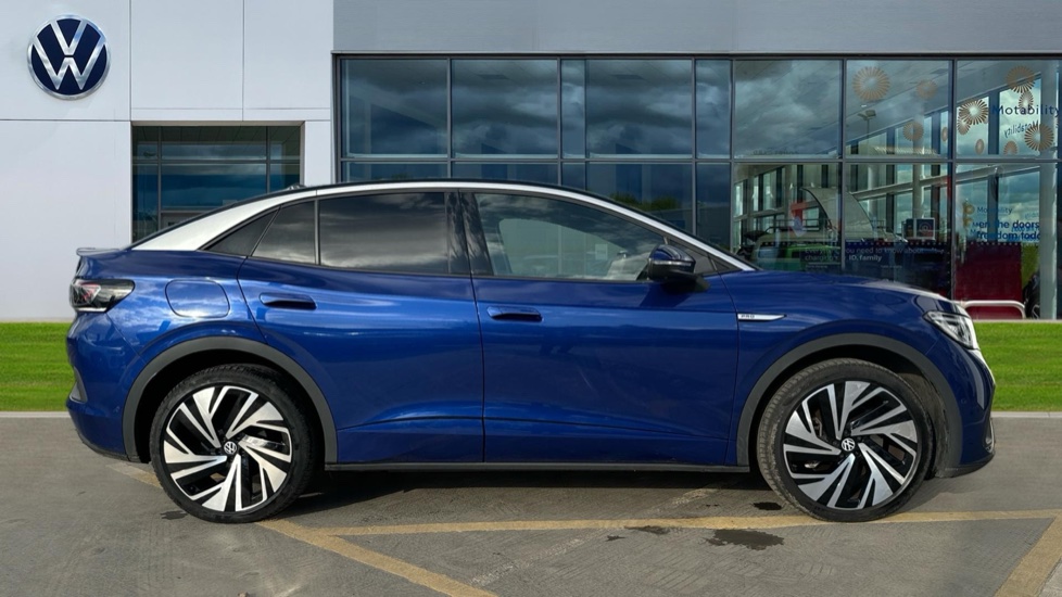 Main listing image - Volkswagen ID.5