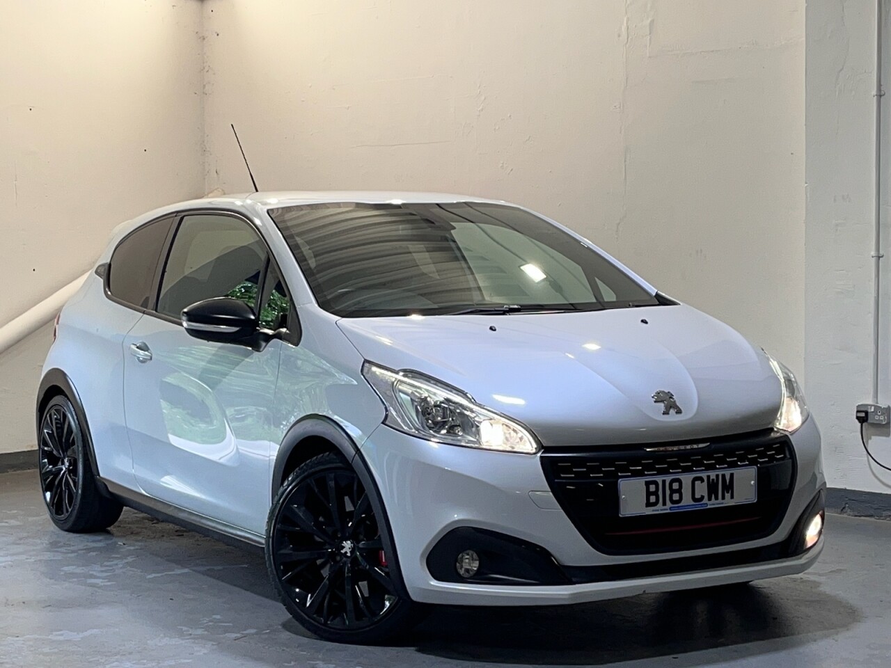 Main listing image - Peugeot 208