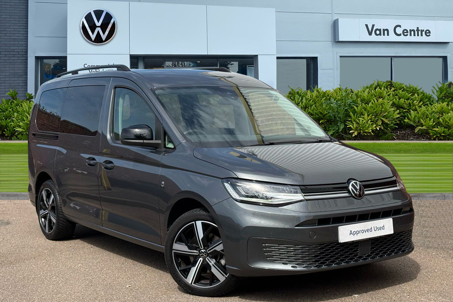 Main listing image - Volkswagen Caddy Maxi