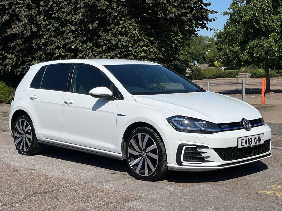 Main listing image - Volkswagen Golf GTE