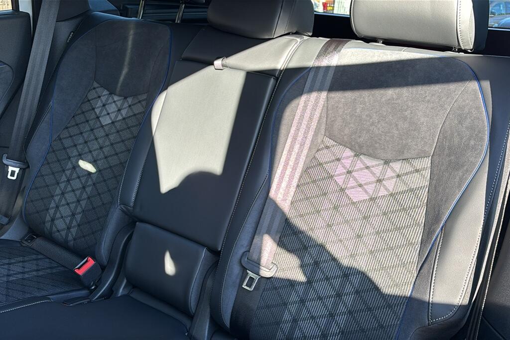 Main listing image - Volkswagen Tayron