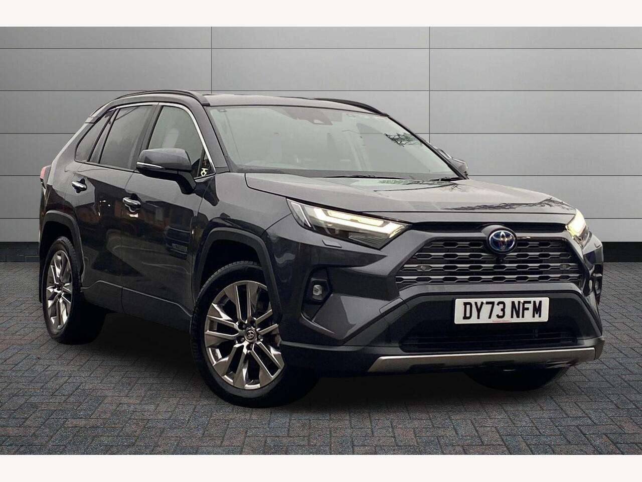 Main listing image - Toyota RAV4