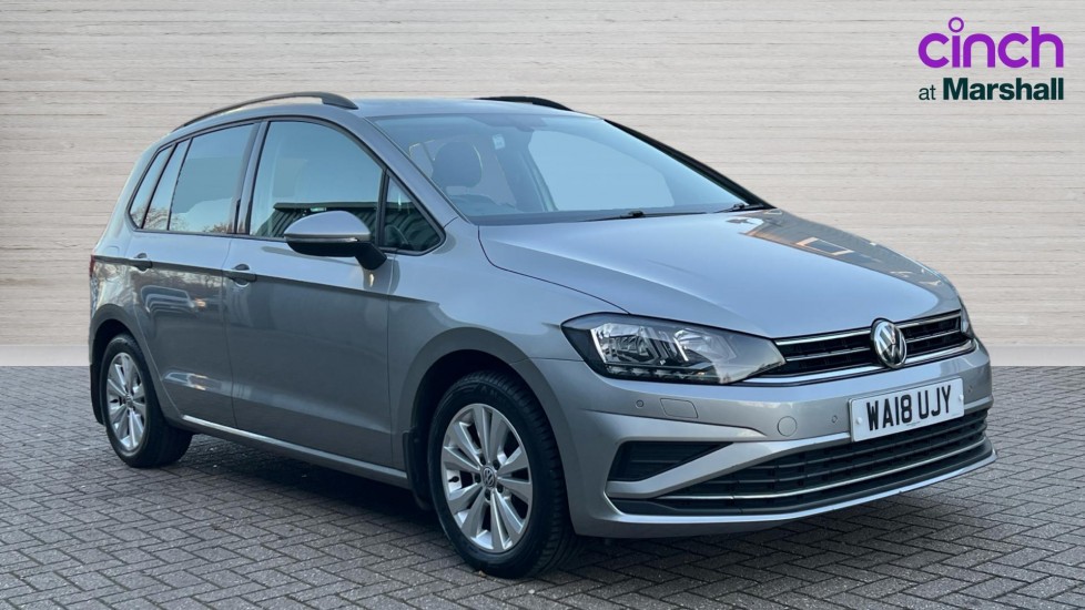 Main listing image - Volkswagen Golf SV