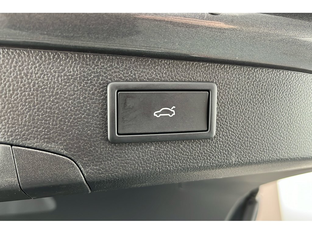 Main listing image - Skoda Superb Estate