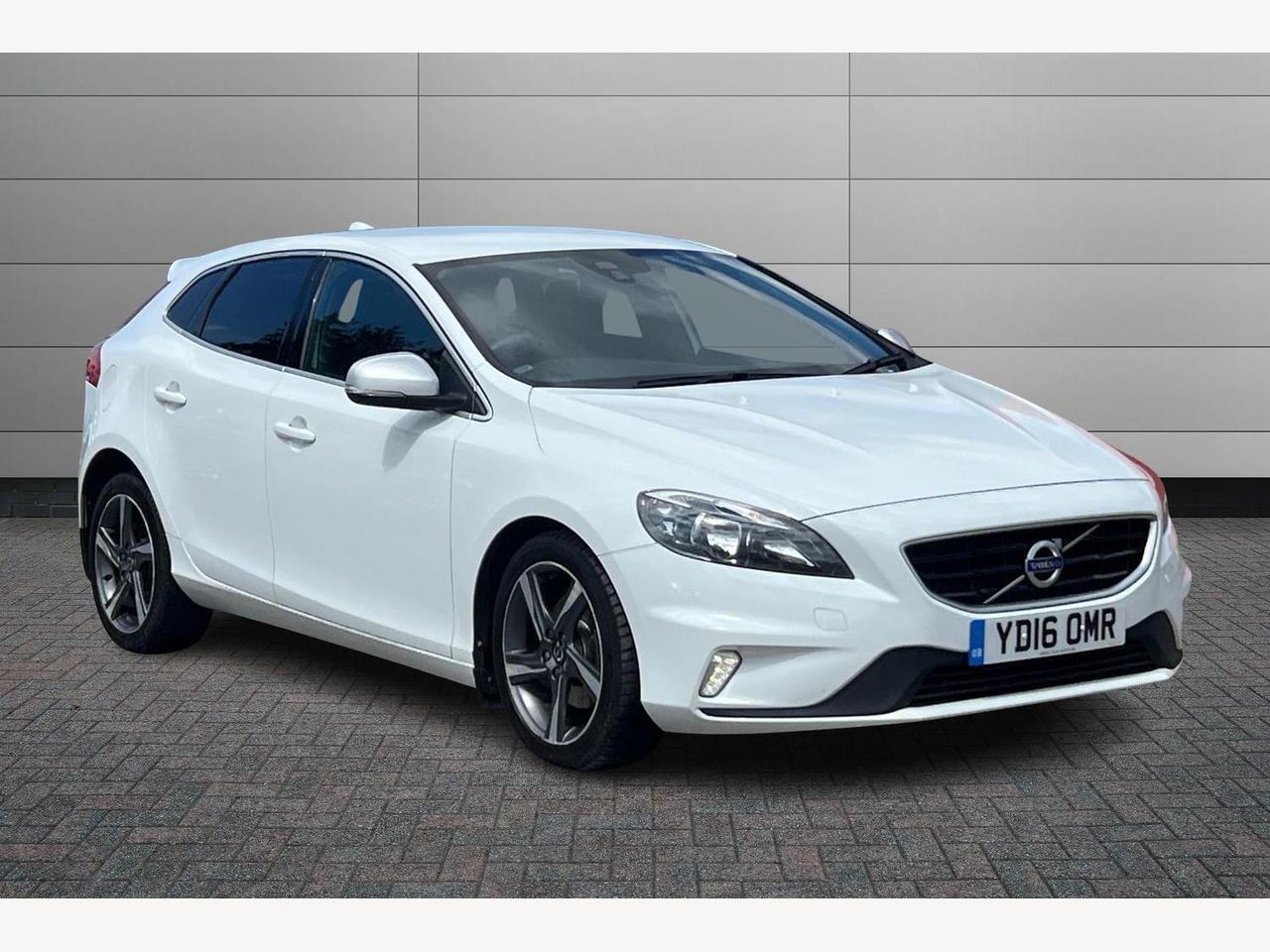 Main listing image - Volvo V40