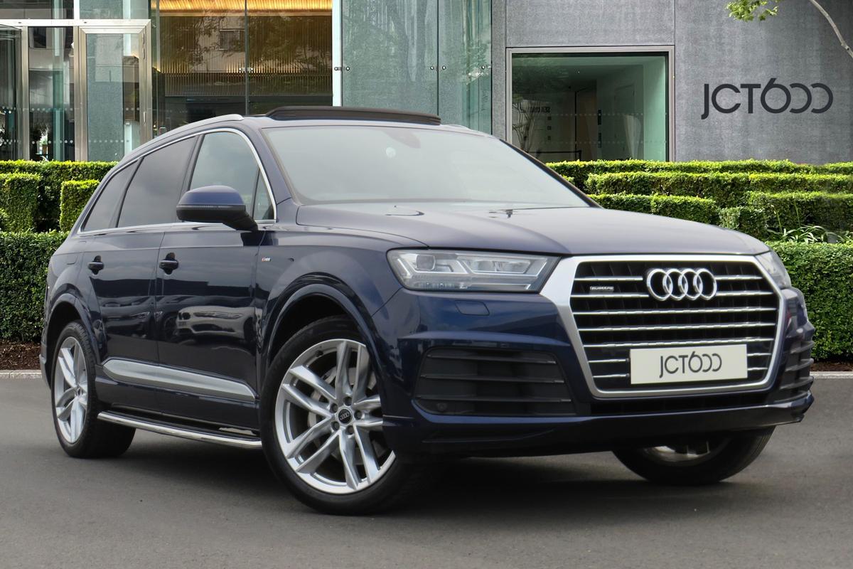 Main listing image - Audi Q7