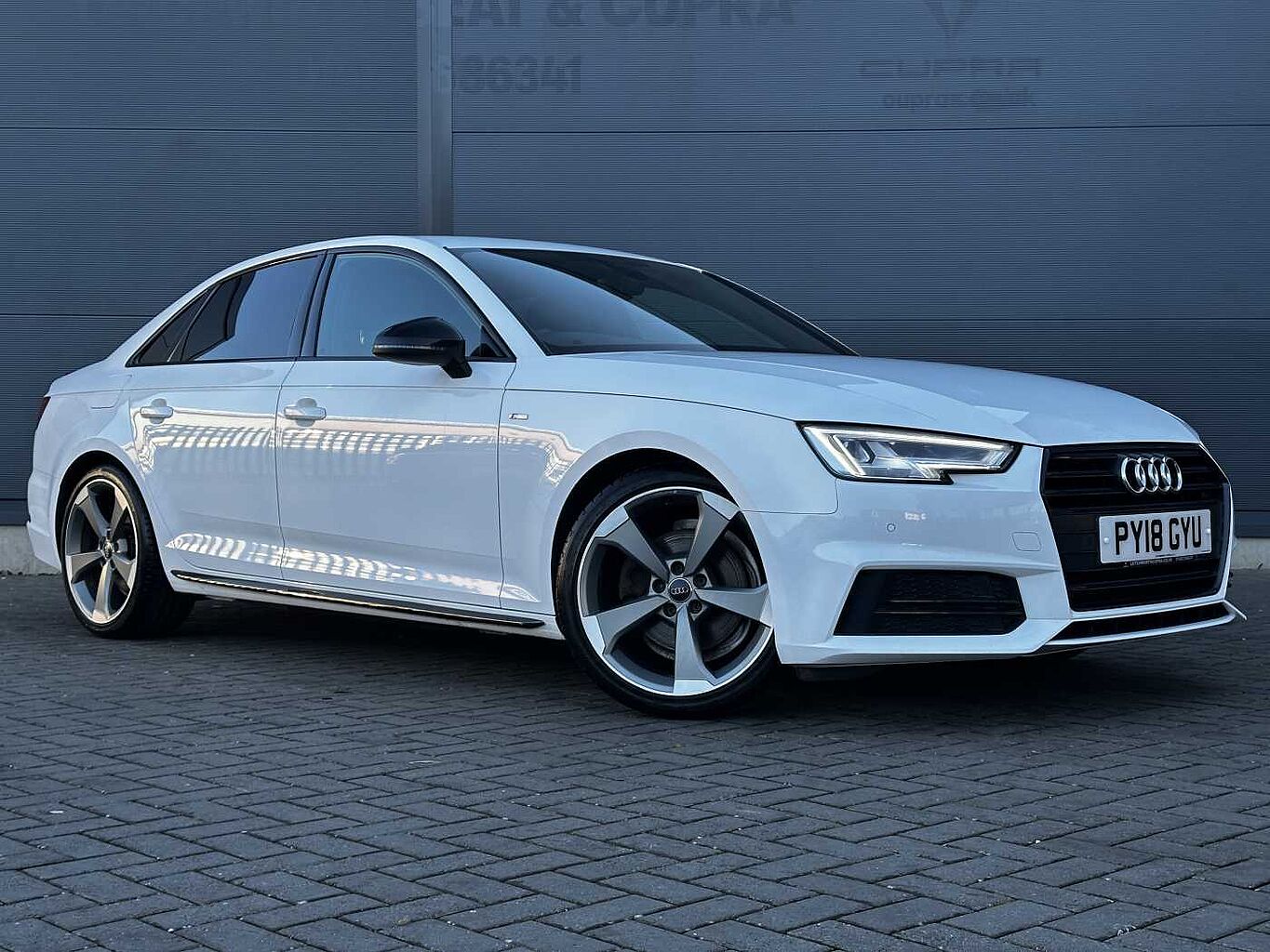 Main listing image - Audi A4