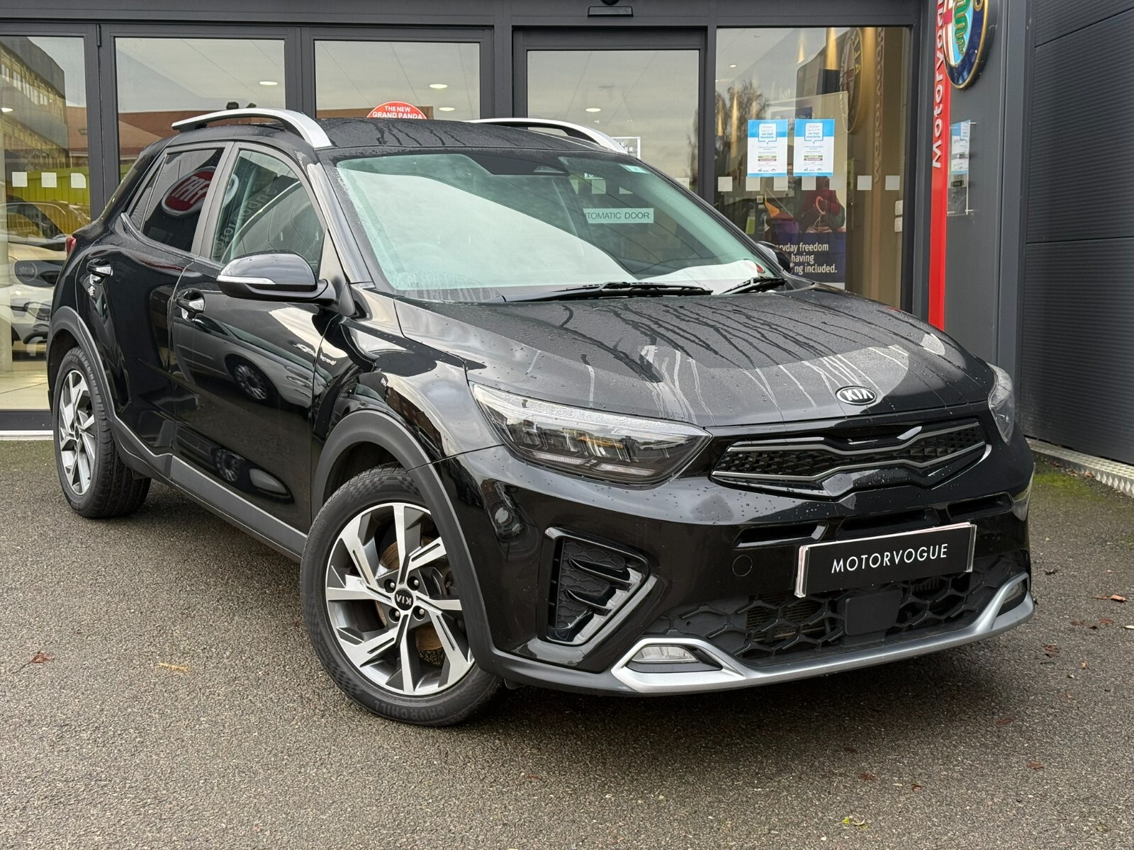 Main listing image - Kia Stonic