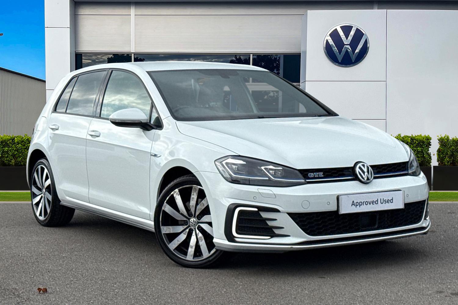Main listing image - Volkswagen Golf GTE