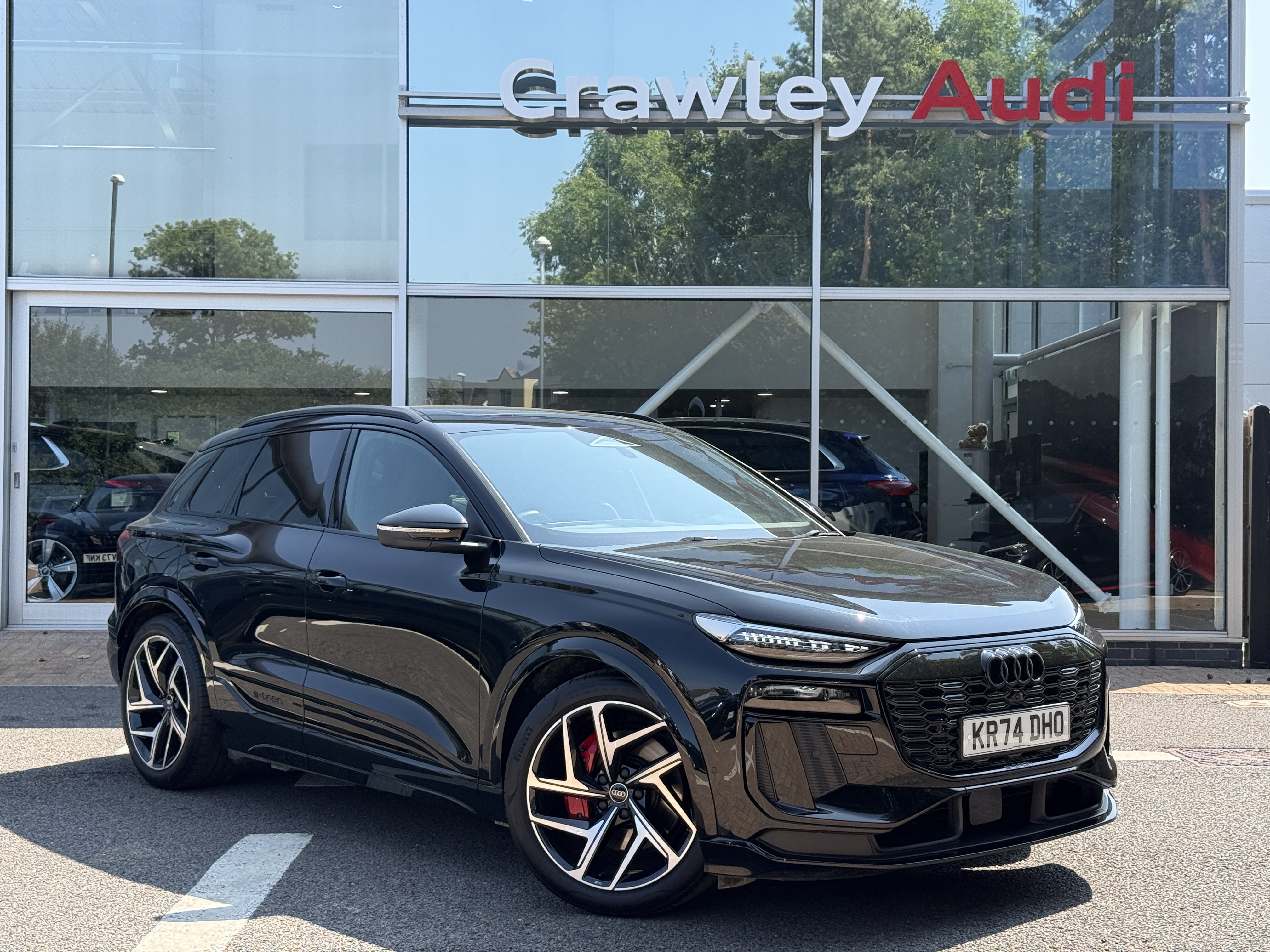 Main listing image - Audi Q6