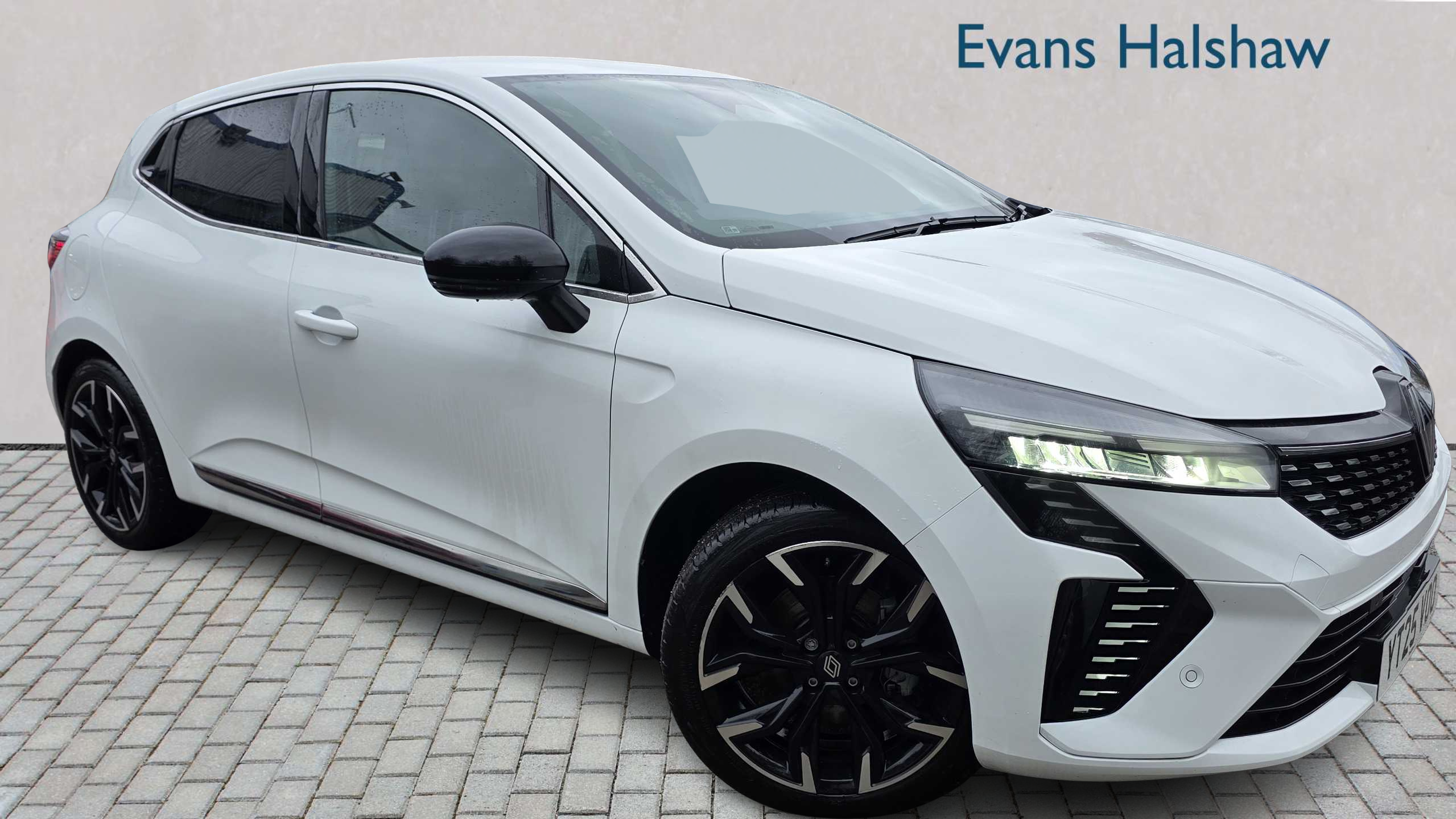 Main listing image - Renault Clio