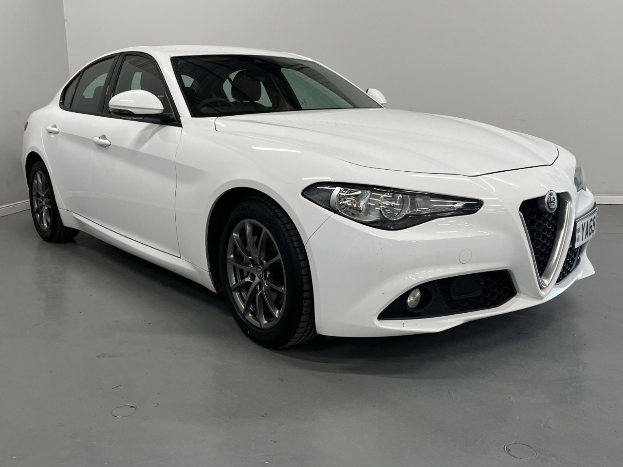 Main listing image - Alfa Romeo Giulia