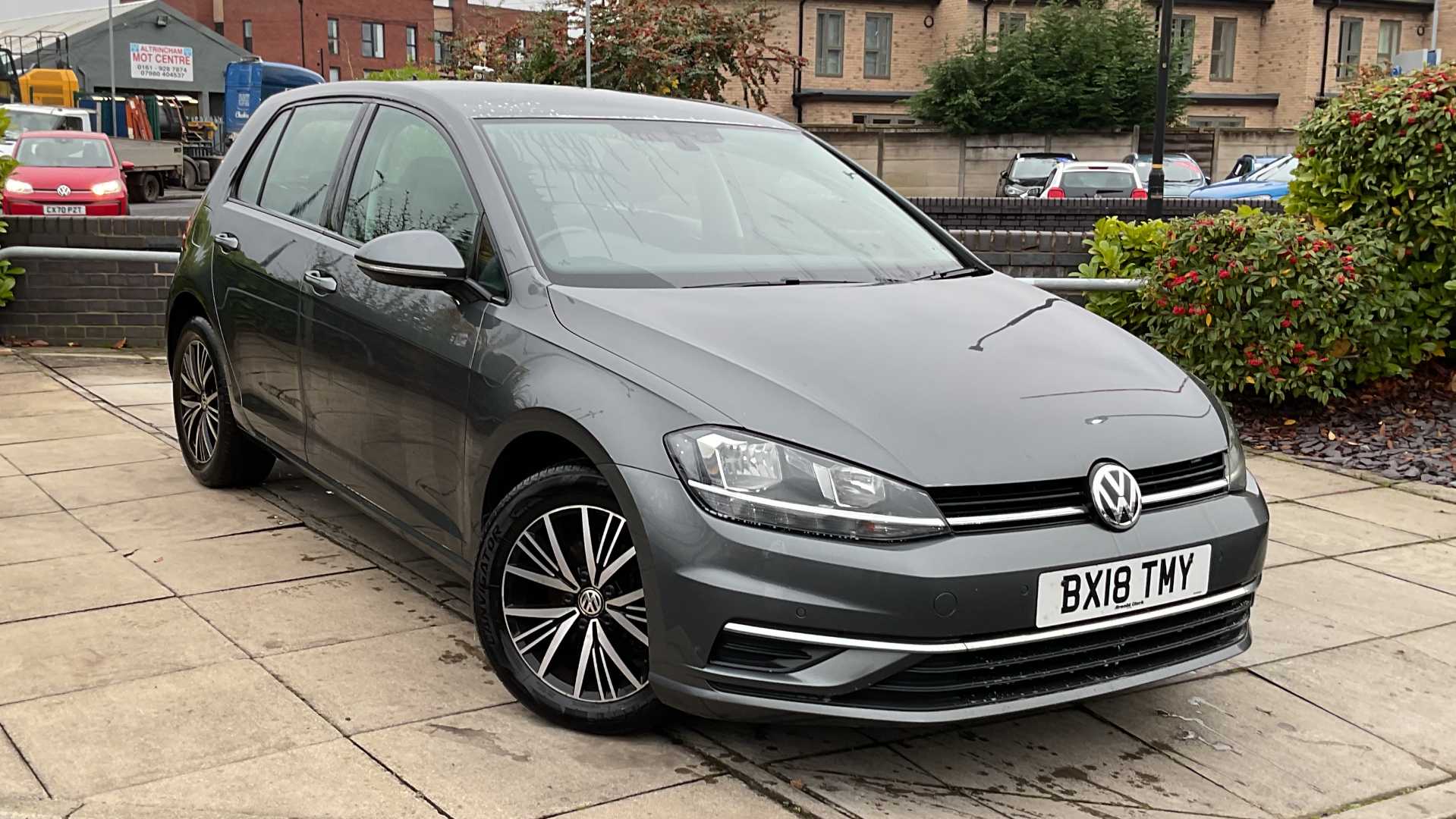 Main listing image - Volkswagen Golf