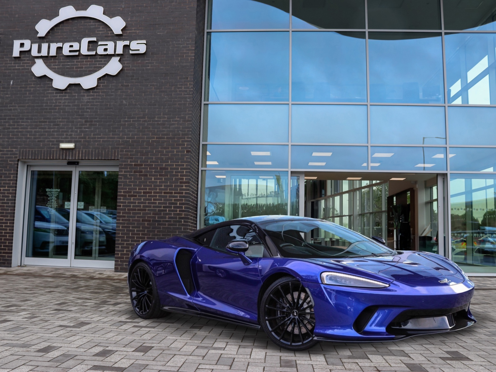 Main listing image - McLaren GT