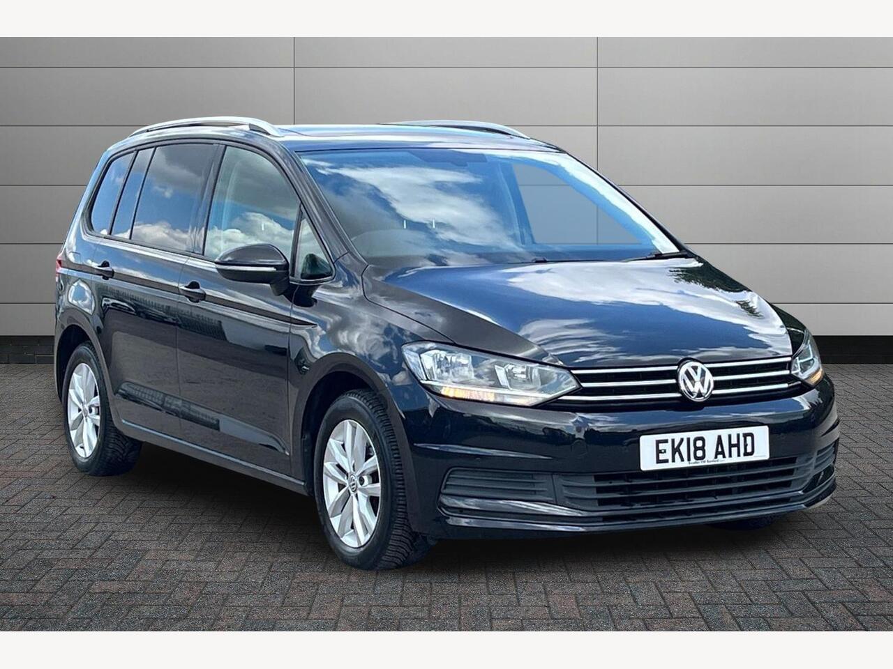 Main listing image - Volkswagen Touran